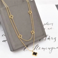 Delicate Clover pendant Necklace